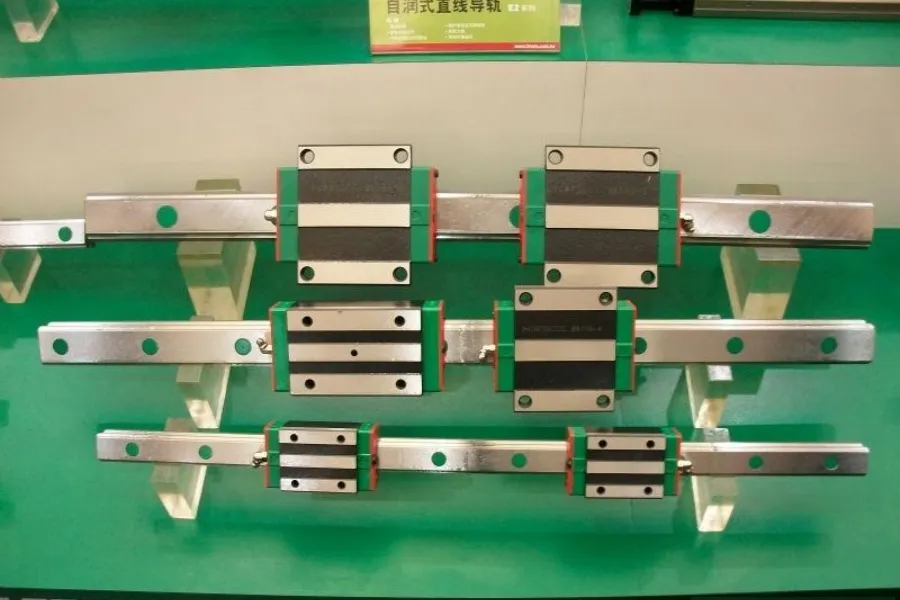 How to Select the Linear Guide Rail for High-Precision Applications